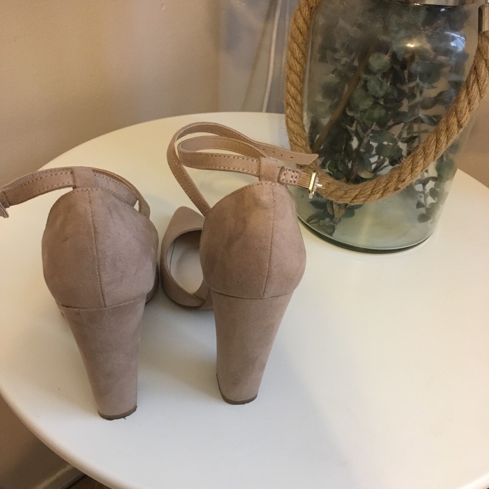Heels - Picture 3 of 3